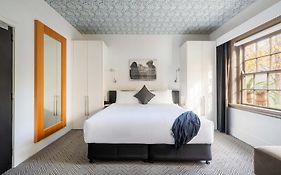 Peppers Gallery Hotel